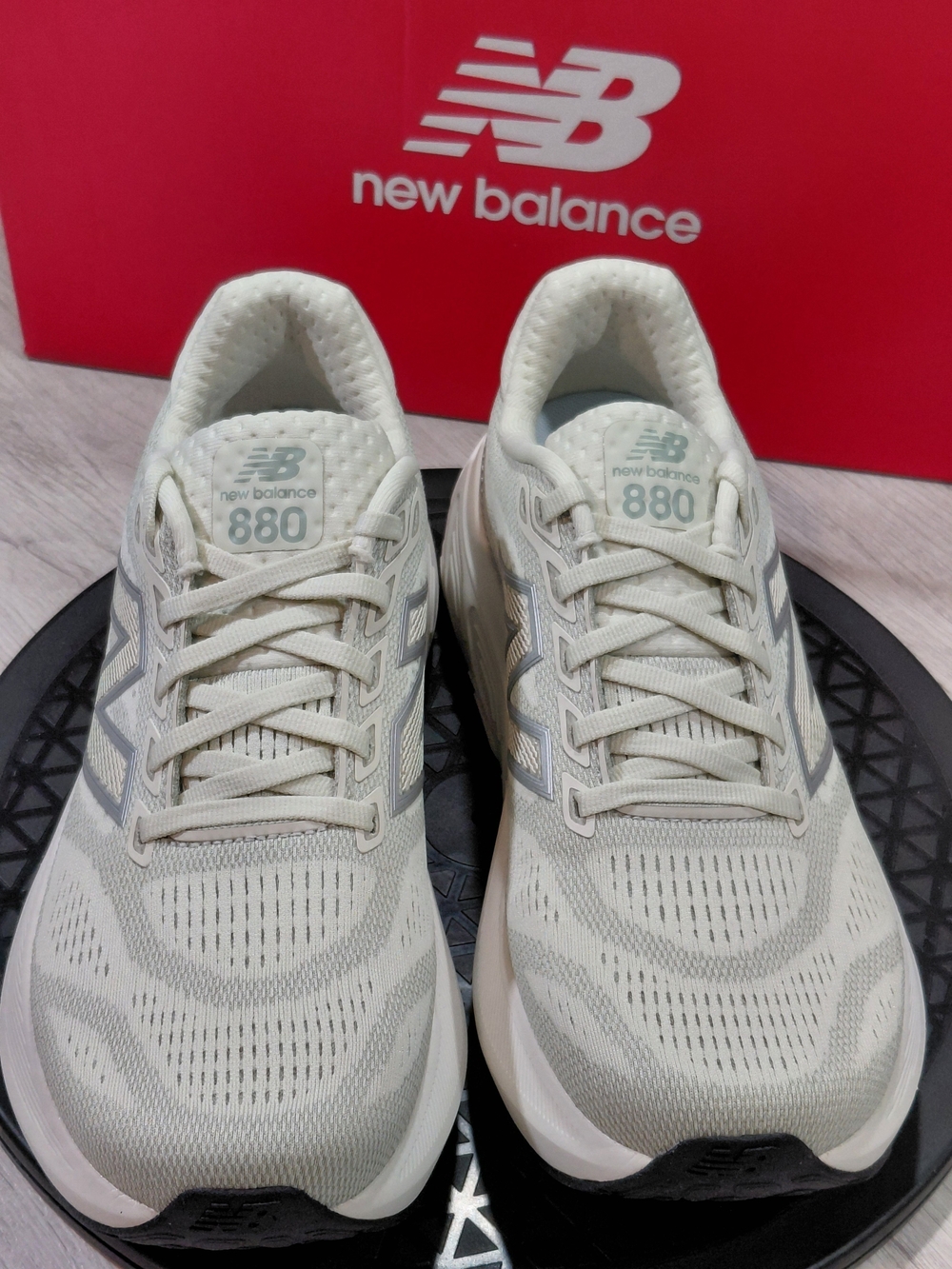 (NEW) New Balance Women Fresh Foam X 880v15 Running Shoes - Light Sage/Gray W8.5 - Picture 4 of 15